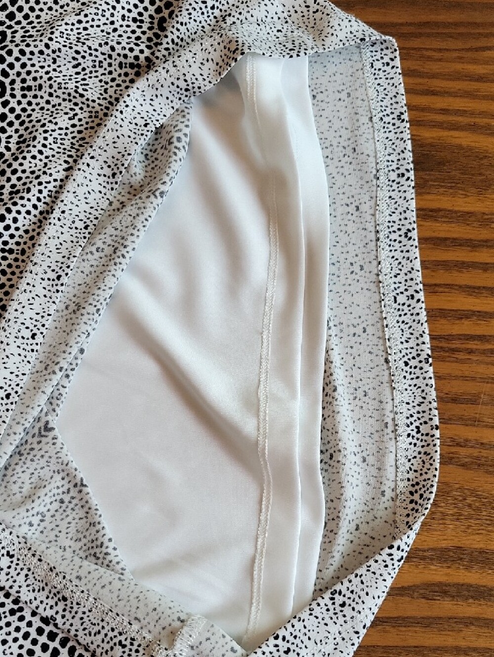 NWT -- GUESS " Hailey"  Black and White Printed Tie-Waist Mini Dress | Size: 6 - Picture 9 of 10